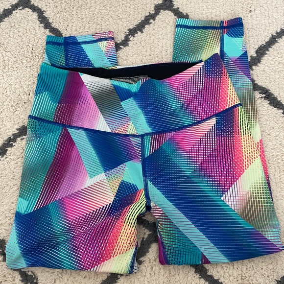 VSX Sport Knockout by Victoria’s Secret Capri Leggings - Picture 3 of 5